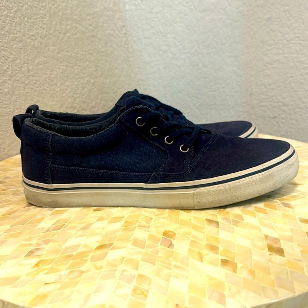 Toms men’s sneakers size 11